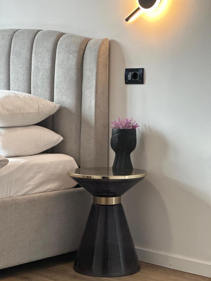 Peaceful Condo For Romantic Getaways Near Black Church - 3Min Walk Braşov Eksteriør bilde